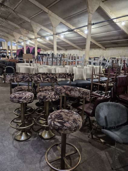 The Furniture & Decorative Warehouse